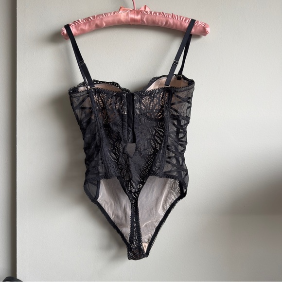 Victoria's Secret Black Lace Bodysuit Size 36C / D80 - Picture 4 of 10